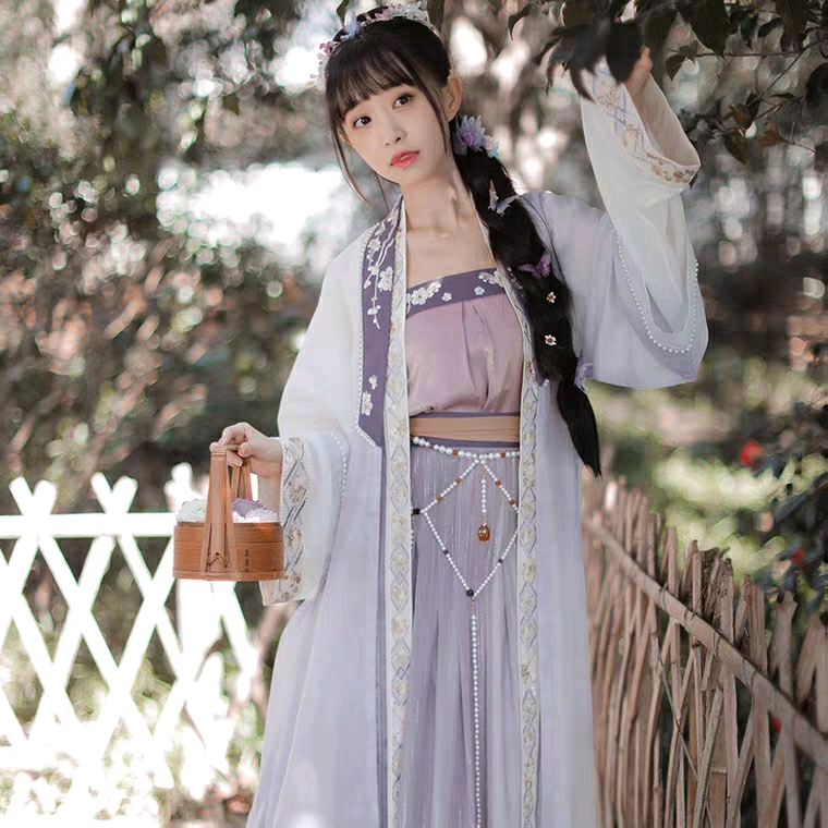 汉服新潮，古今融合之美，自信与成就感的展现